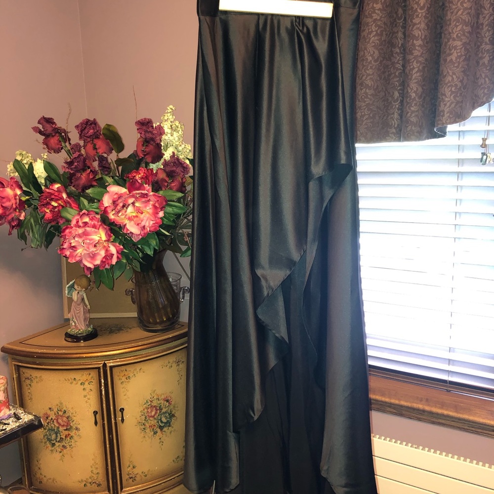 Satin High-Low highwaisted Maxi Skirt